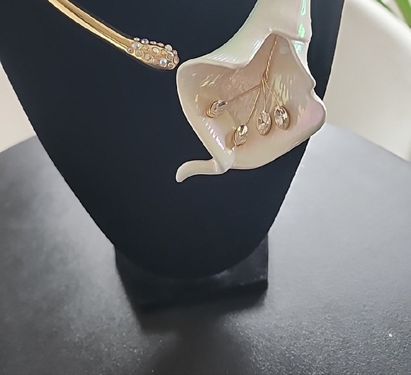 Betsey Johnson Iridescent White Calla Lily Necklace with Gold Collar - Picture 2 of 4